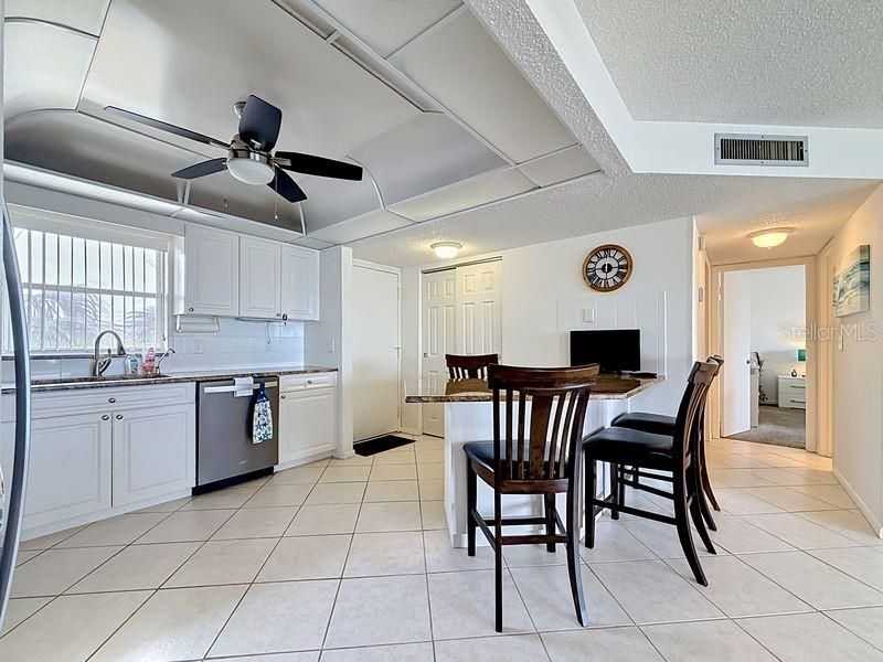 For Sale: $269,900 (2 beds, 2 baths, 1100 Square Feet)