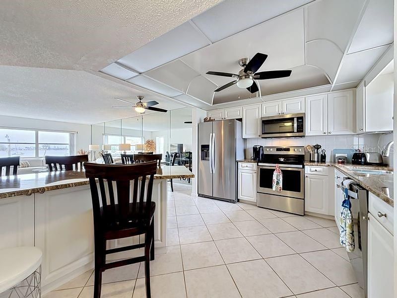 For Sale: $269,900 (2 beds, 2 baths, 1100 Square Feet)