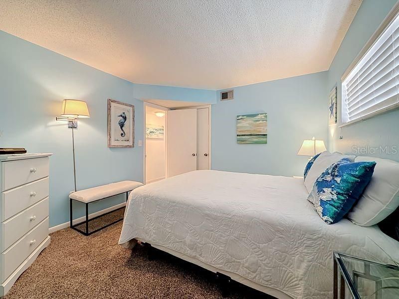 For Sale: $269,900 (2 beds, 2 baths, 1100 Square Feet)