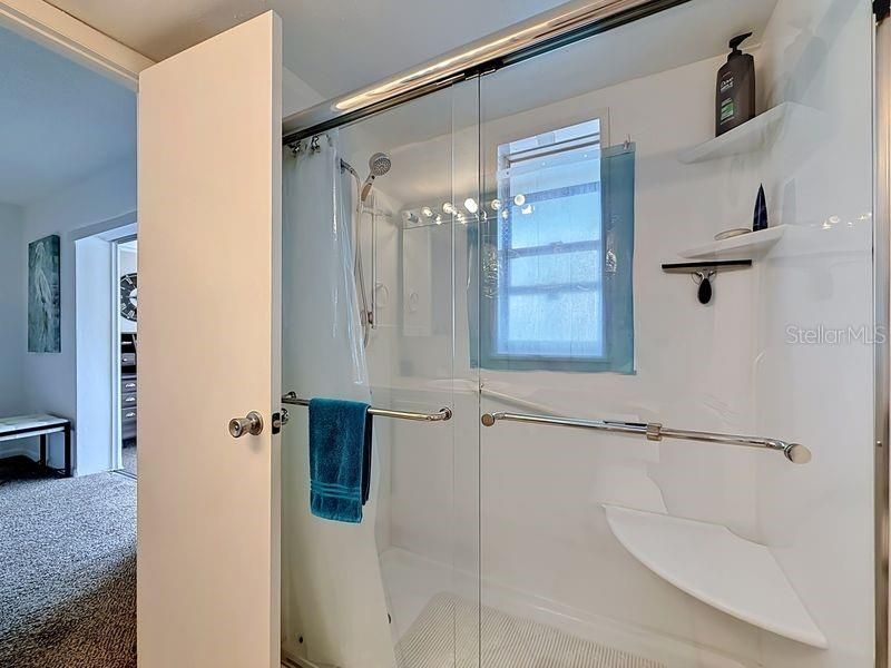 For Sale: $269,900 (2 beds, 2 baths, 1100 Square Feet)