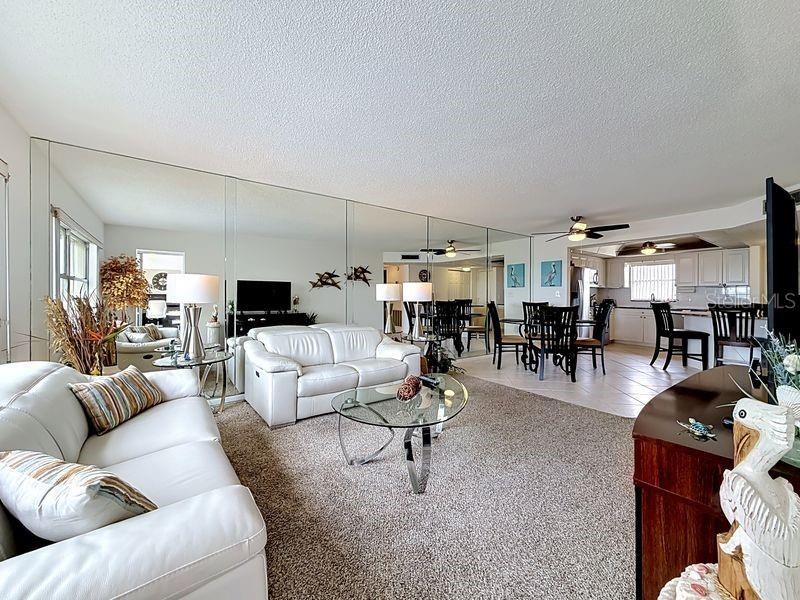 For Sale: $269,900 (2 beds, 2 baths, 1100 Square Feet)