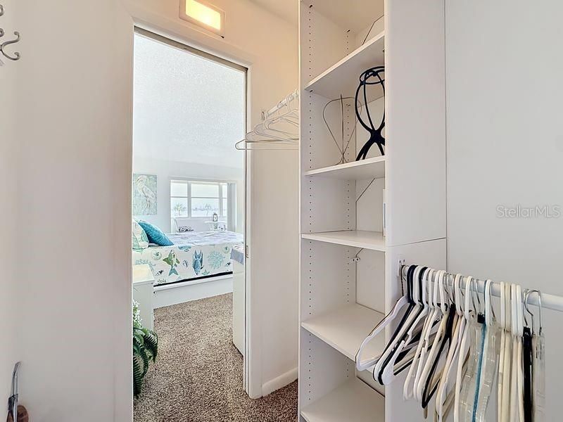 For Sale: $269,900 (2 beds, 2 baths, 1100 Square Feet)
