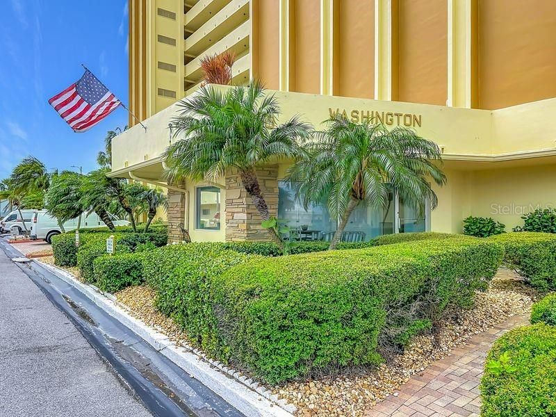 For Sale: $269,900 (2 beds, 2 baths, 1100 Square Feet)