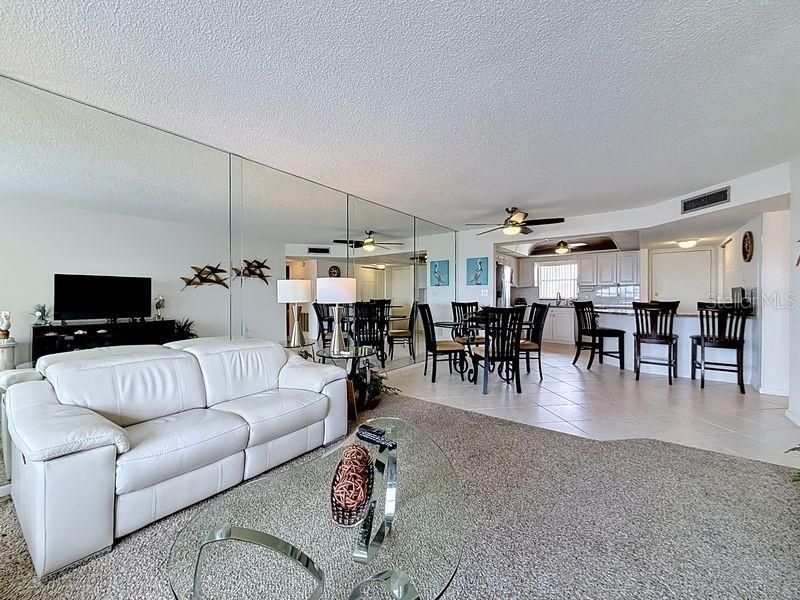 For Sale: $269,900 (2 beds, 2 baths, 1100 Square Feet)