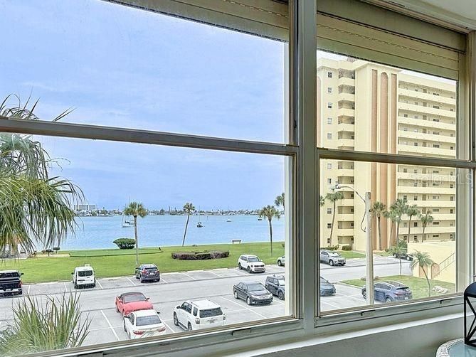 For Sale: $269,900 (2 beds, 2 baths, 1100 Square Feet)