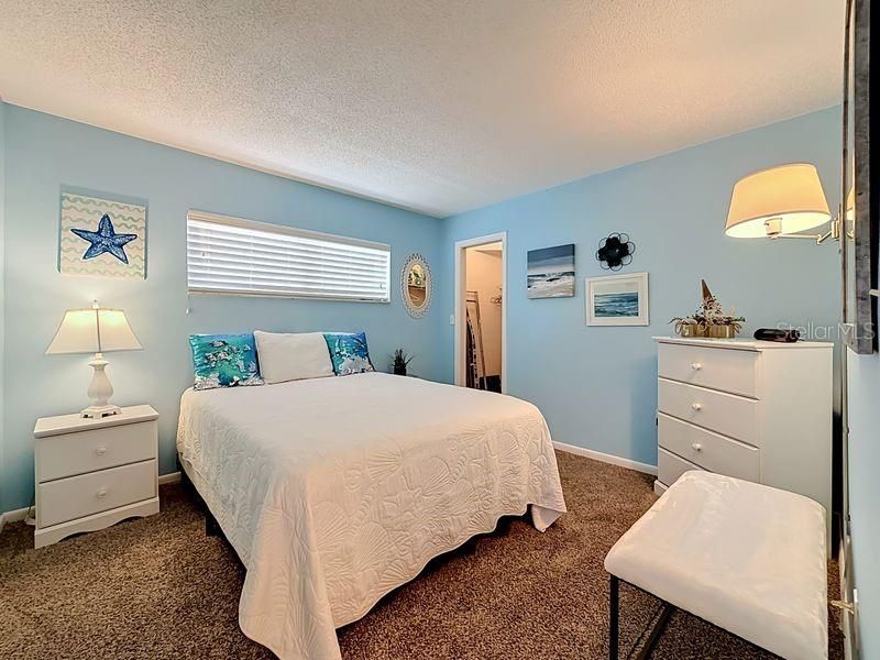 For Sale: $269,900 (2 beds, 2 baths, 1100 Square Feet)