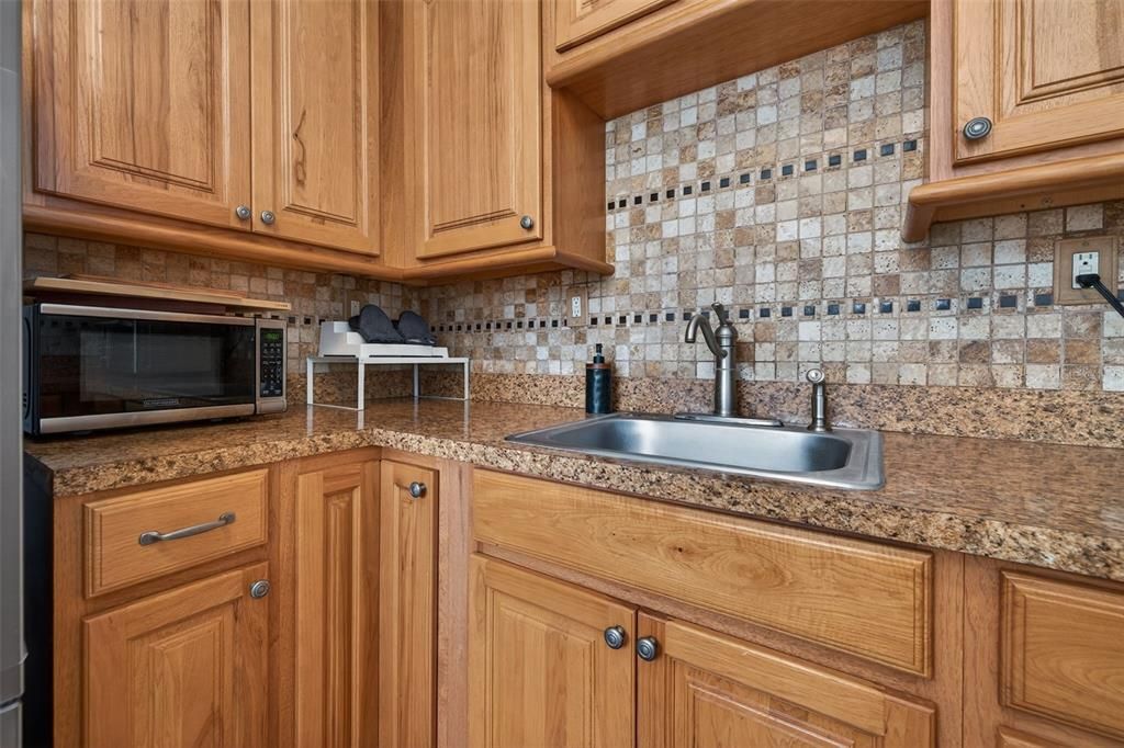 На продажу: $299,000 (2 спален, 1 ванн, 720 Квадратных фут)