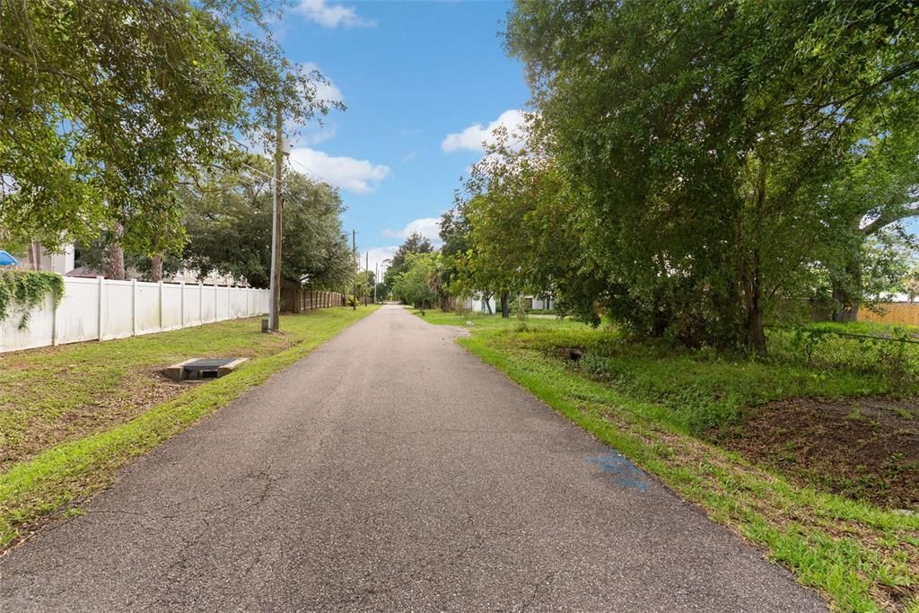 На продажу: $109,900 (0.11 acres)