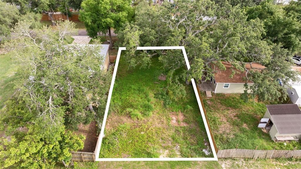 На продажу: $109,900 (0.11 acres)