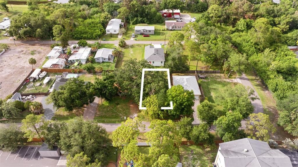 На продажу: $109,900 (0.11 acres)