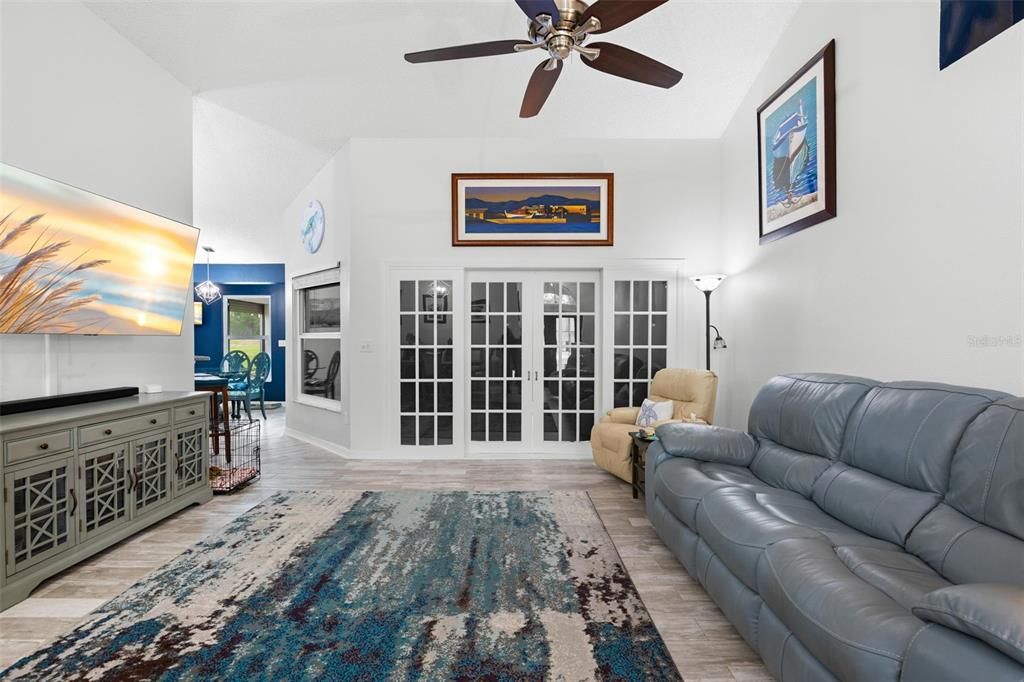 For Sale: $364,500 (2 beds, 2 baths, 2087 Square Feet)