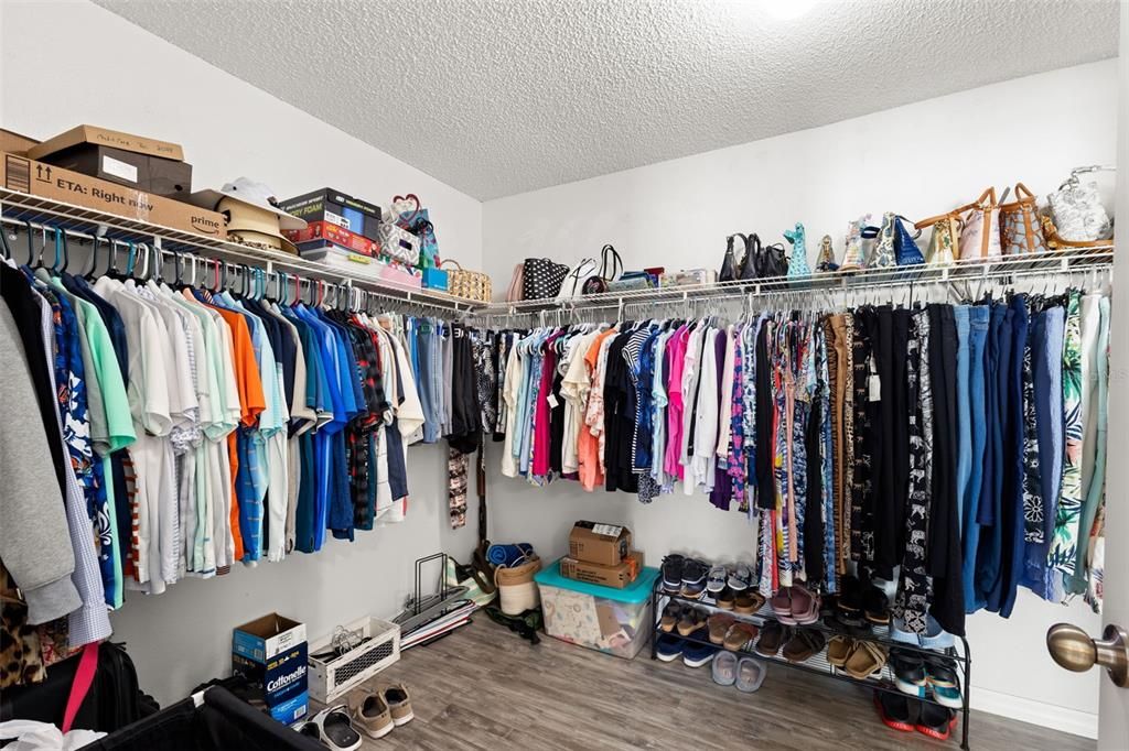 For Sale: $364,500 (2 beds, 2 baths, 2087 Square Feet)