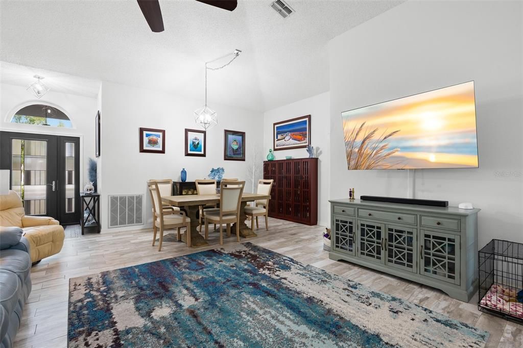 For Sale: $364,500 (2 beds, 2 baths, 2087 Square Feet)