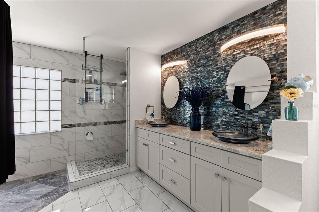For Sale: $364,500 (2 beds, 2 baths, 2087 Square Feet)