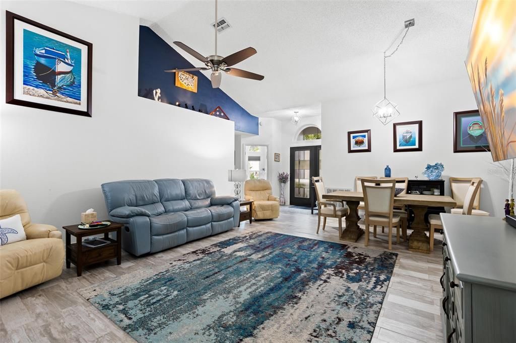 For Sale: $364,500 (2 beds, 2 baths, 2087 Square Feet)