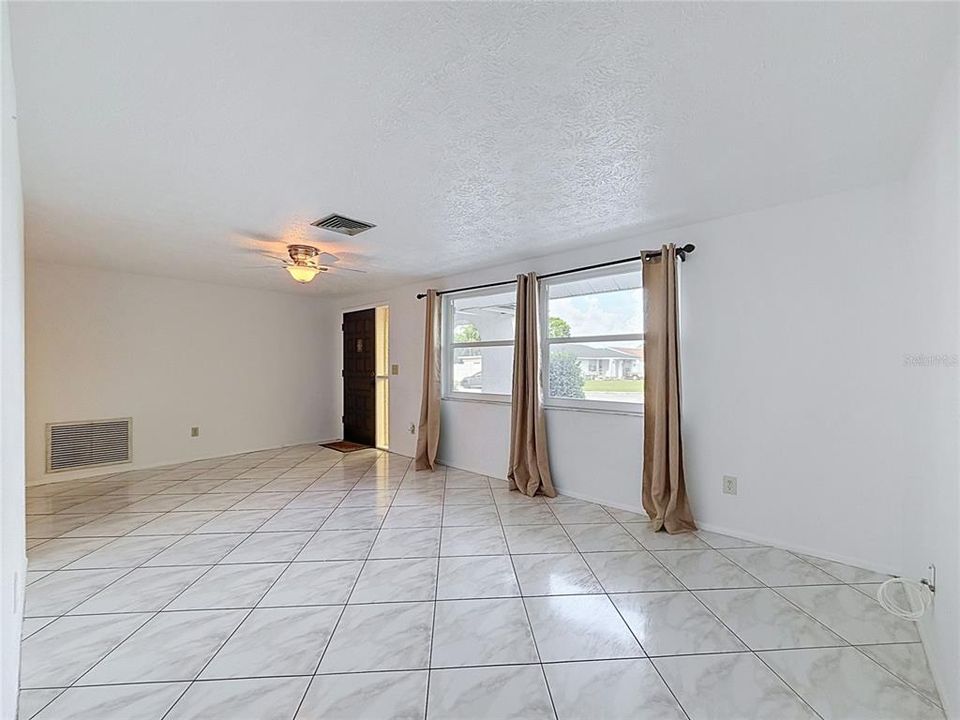 For Sale: $274,900 (3 beds, 2 baths, 1460 Square Feet)