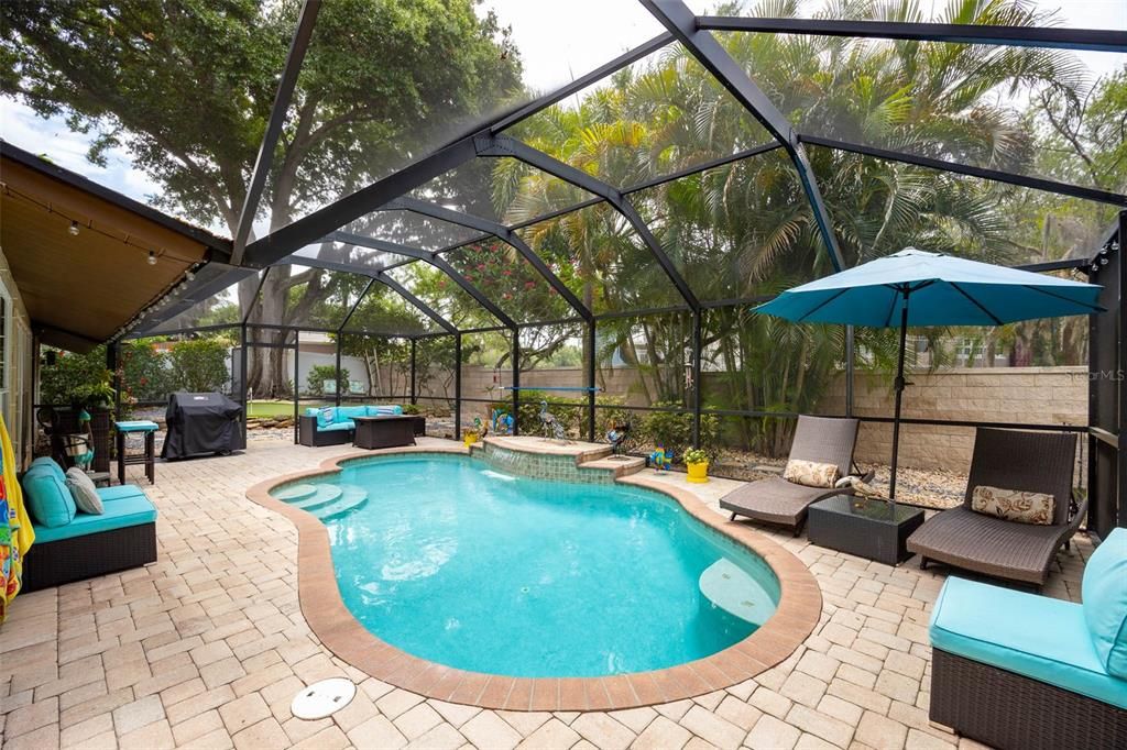 For Sale: $600,000 (3 beds, 2 baths, 1941 Square Feet)