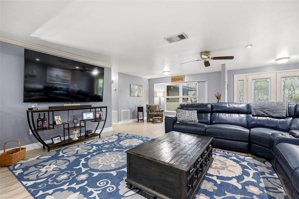 For Sale: $600,000 (3 beds, 2 baths, 1941 Square Feet)