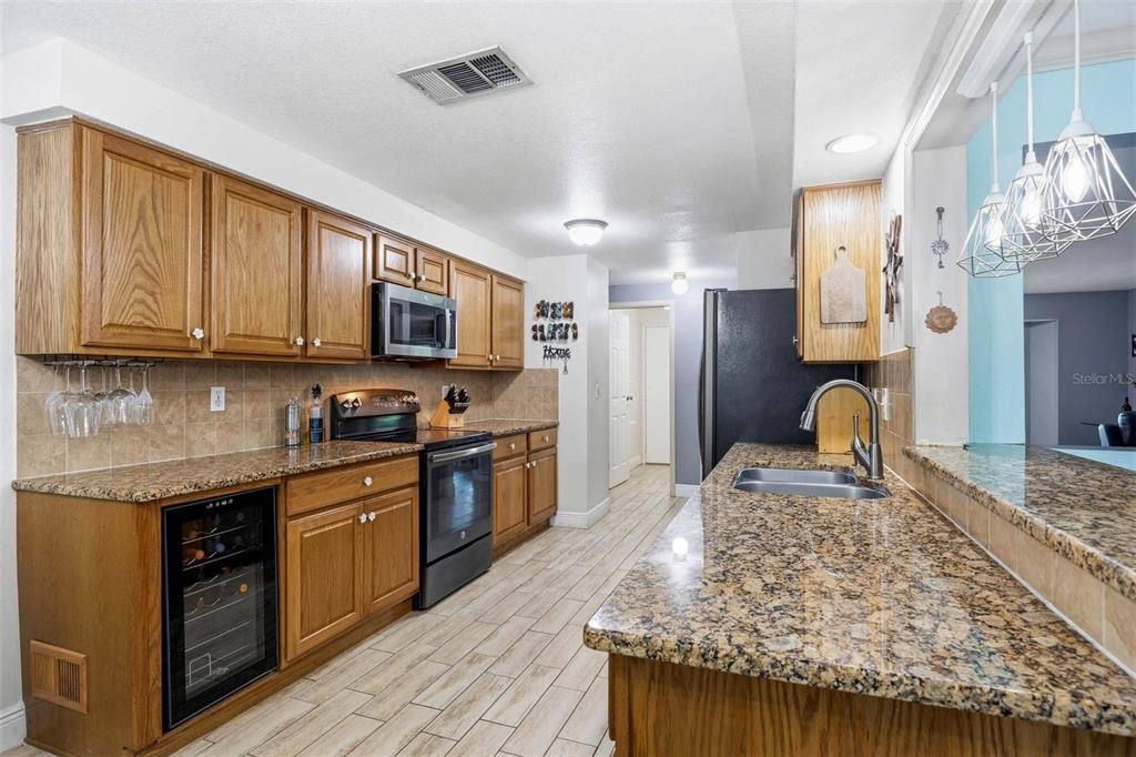 For Sale: $600,000 (3 beds, 2 baths, 1941 Square Feet)