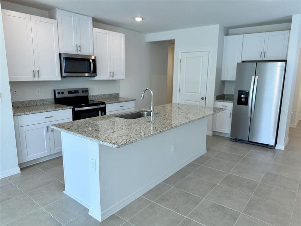 В аренду: $2,700 (4 спален, 2 ванн, 1687 Квадратных фут)