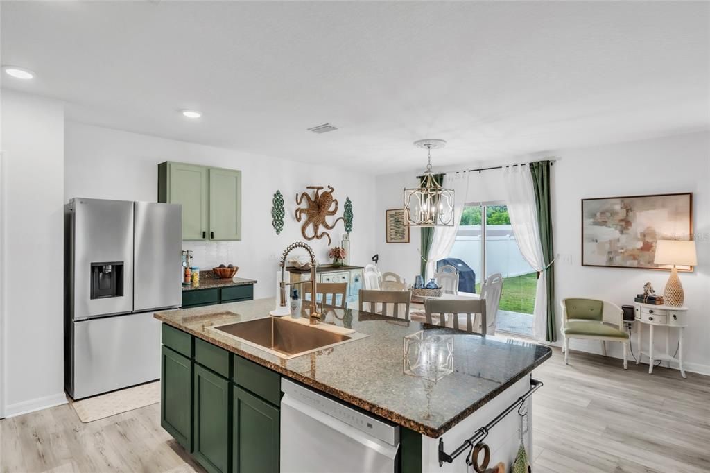 For Sale: $349,900 (4 beds, 2 baths, 2007 Square Feet)