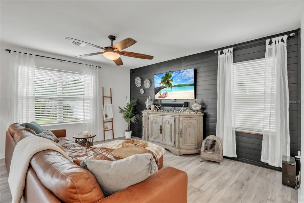 For Sale: $349,900 (4 beds, 2 baths, 2007 Square Feet)