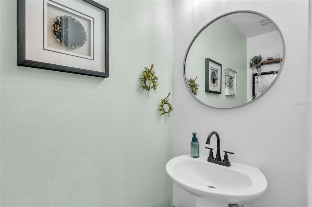 For Sale: $349,900 (4 beds, 2 baths, 2007 Square Feet)