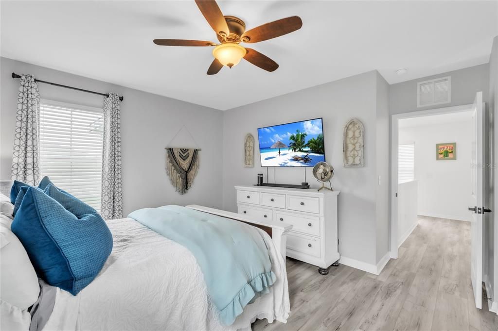 For Sale: $349,900 (4 beds, 2 baths, 2007 Square Feet)
