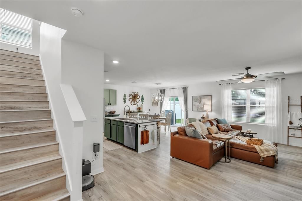 For Sale: $349,900 (4 beds, 2 baths, 2007 Square Feet)