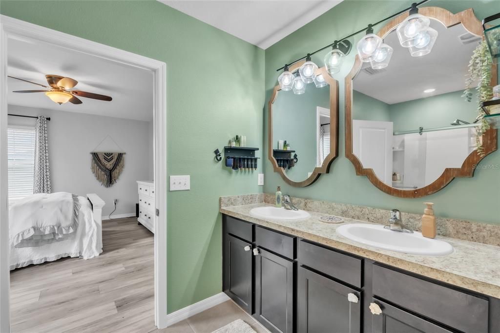 For Sale: $349,900 (4 beds, 2 baths, 2007 Square Feet)