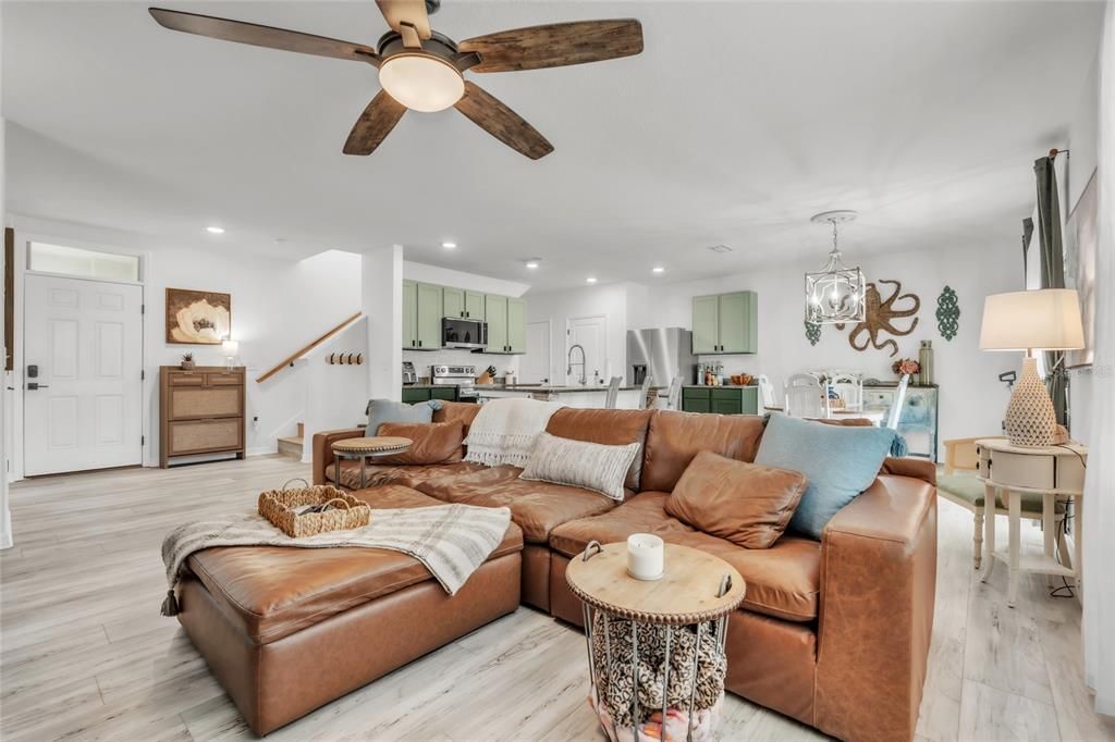 For Sale: $349,900 (4 beds, 2 baths, 2007 Square Feet)