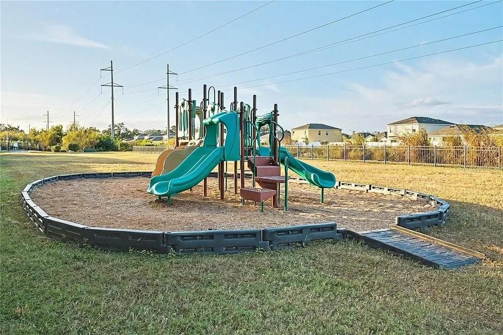 For Sale: $349,900 (4 beds, 2 baths, 2007 Square Feet)