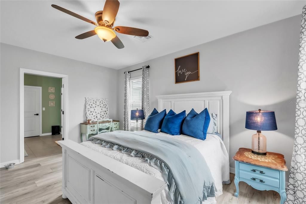 For Sale: $349,900 (4 beds, 2 baths, 2007 Square Feet)