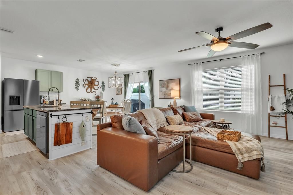For Sale: $349,900 (4 beds, 2 baths, 2007 Square Feet)