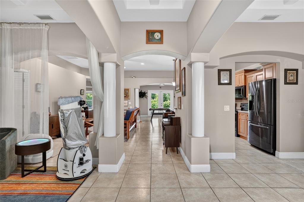 En Venta: $384,999 (4 camas, 2 baños, 1979 Pies cuadrados)