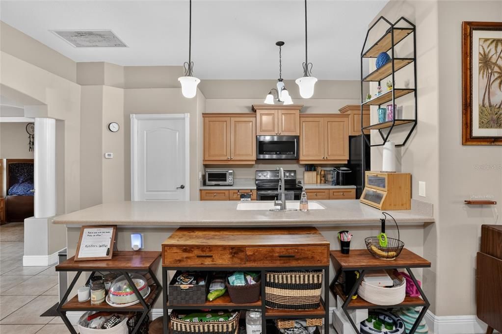 En Venta: $384,999 (4 camas, 2 baños, 1979 Pies cuadrados)