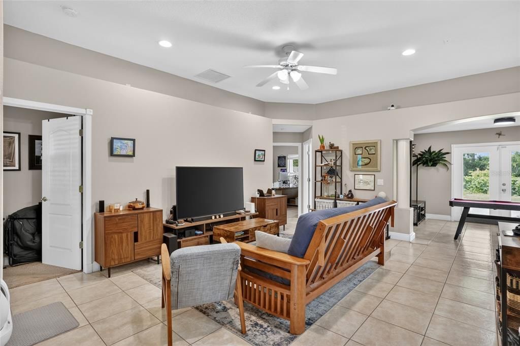 En Venta: $384,999 (4 camas, 2 baños, 1979 Pies cuadrados)