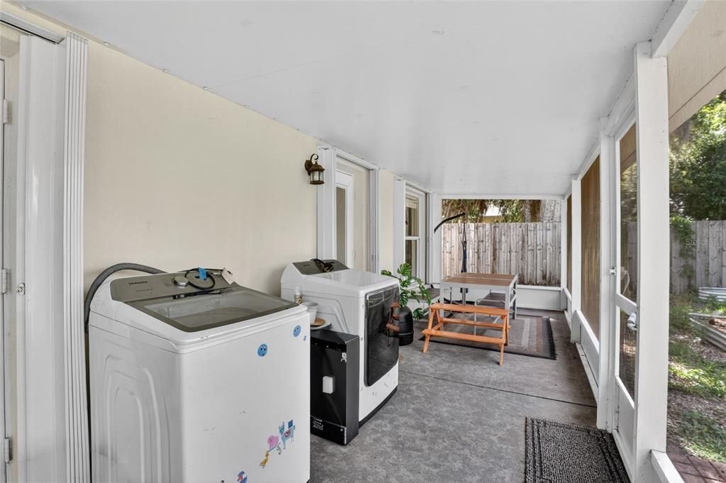 En Venta: $384,999 (4 camas, 2 baños, 1979 Pies cuadrados)
