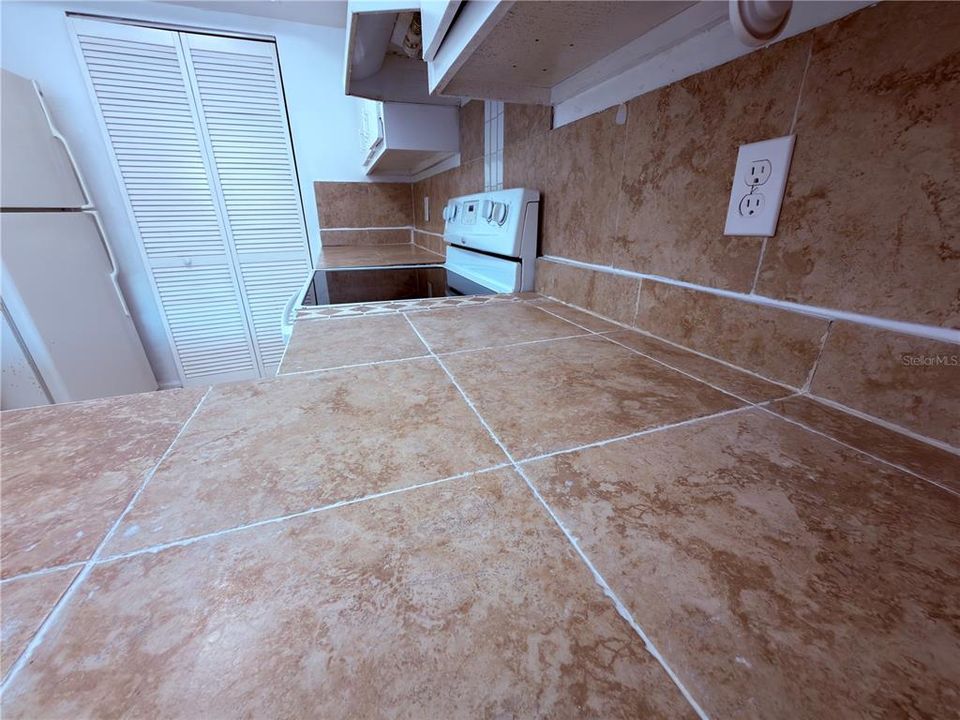 For Sale: $115,000 (2 beds, 2 baths, 1127 Square Feet)