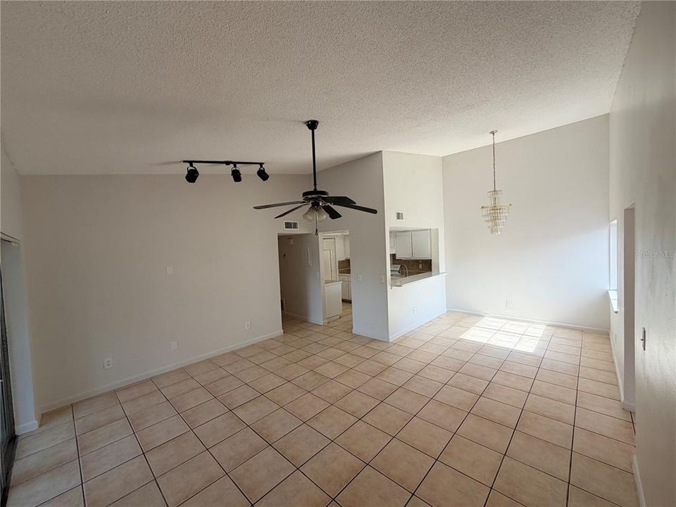 For Sale: $115,000 (2 beds, 2 baths, 1127 Square Feet)
