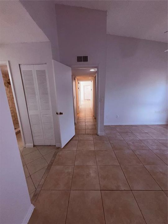 For Sale: $115,000 (2 beds, 2 baths, 1127 Square Feet)