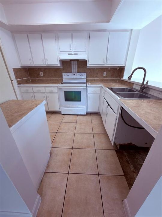 For Sale: $115,000 (2 beds, 2 baths, 1127 Square Feet)