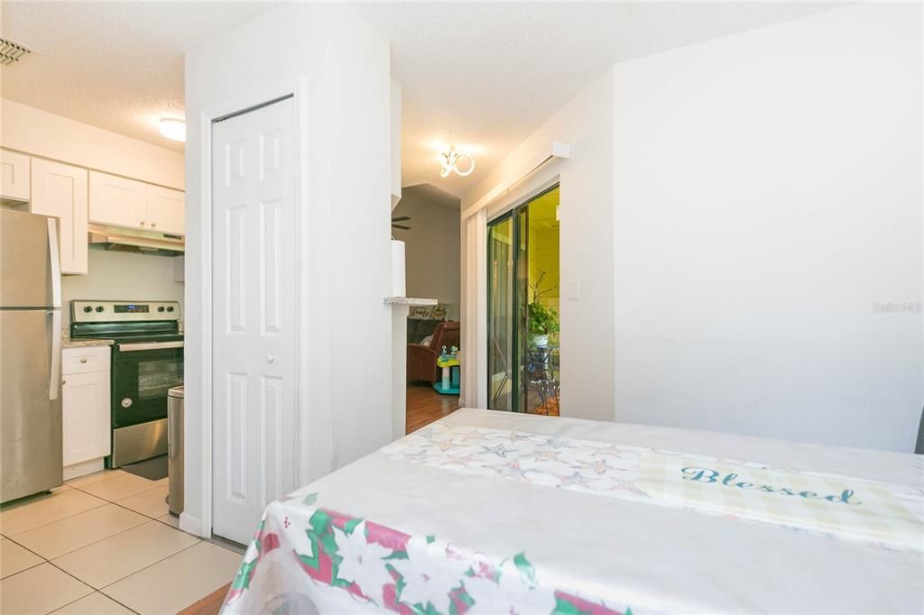 На продажу: $175,000 (2 спален, 2 ванн, 1027 Квадратных фут)