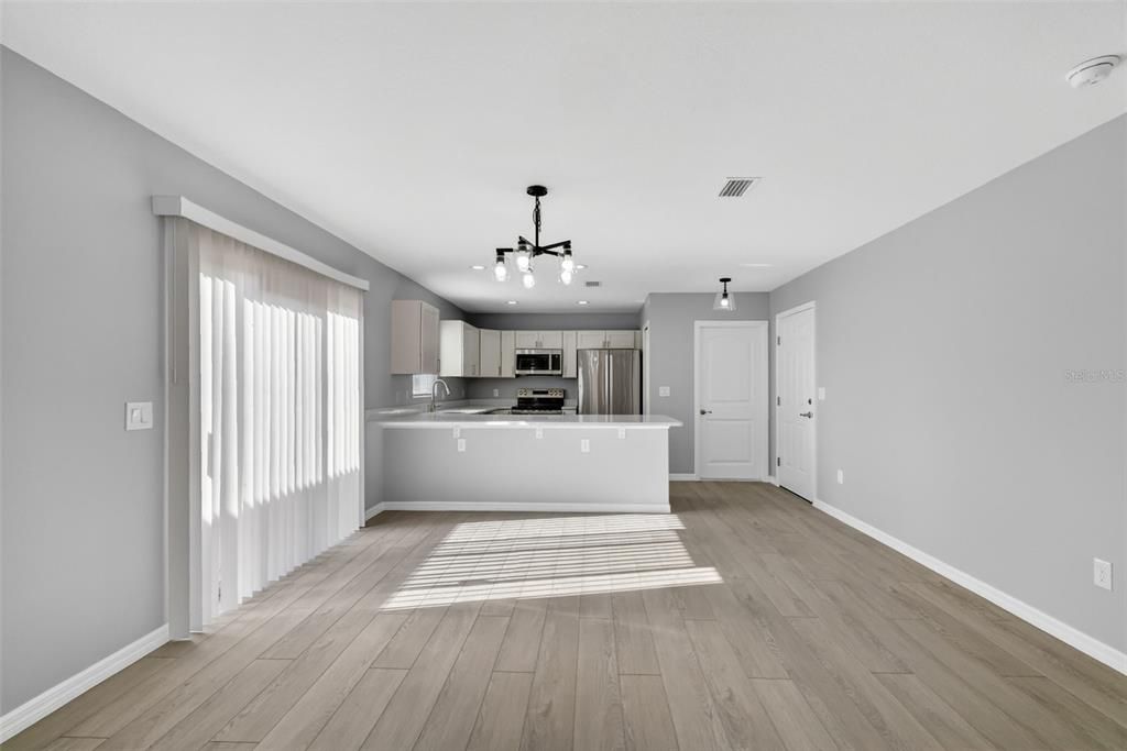 На продажу: $319,900 (2 спален, 2 ванн, 1118 Квадратных фут)