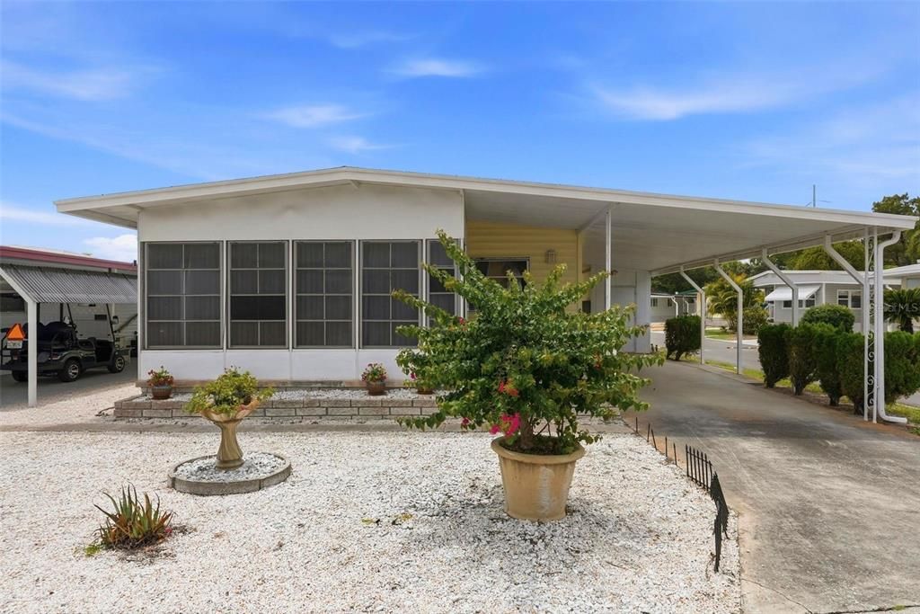 For Sale: $147,000 (2 beds, 2 baths, 1008 Square Feet)