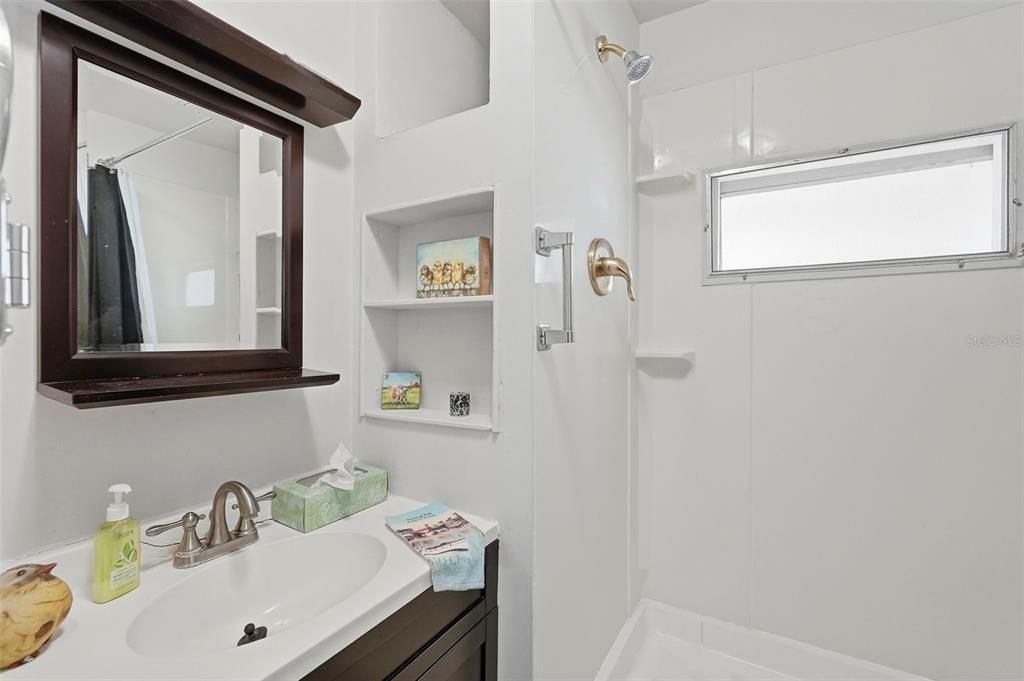 For Sale: $147,000 (2 beds, 2 baths, 1008 Square Feet)