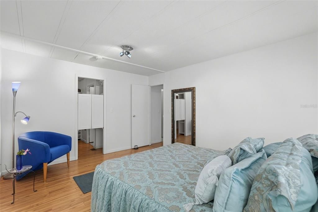 For Sale: $147,000 (2 beds, 2 baths, 1008 Square Feet)