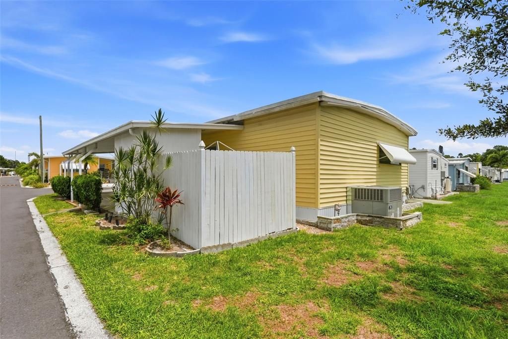 For Sale: $147,000 (2 beds, 2 baths, 1008 Square Feet)