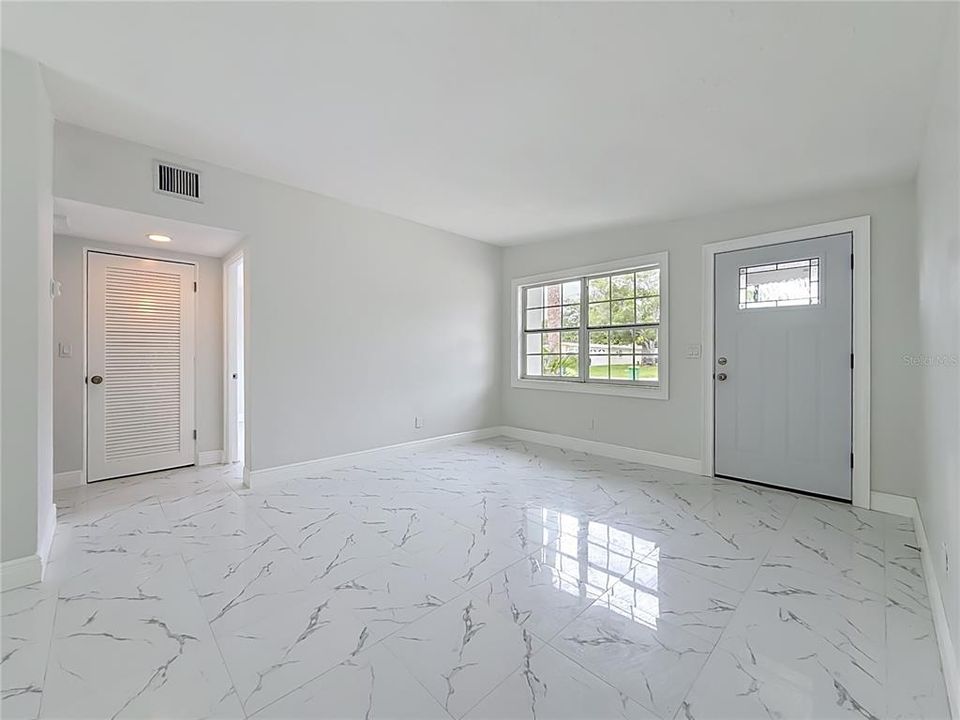 For Sale: $299,900 (3 beds, 2 baths, 730 Square Feet)