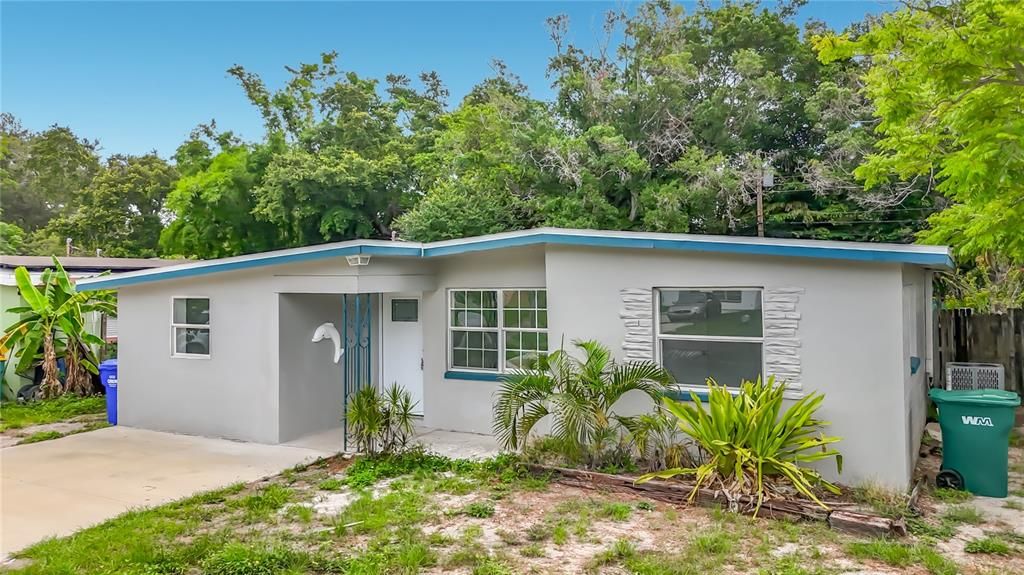 For Sale: $299,900 (3 beds, 2 baths, 730 Square Feet)